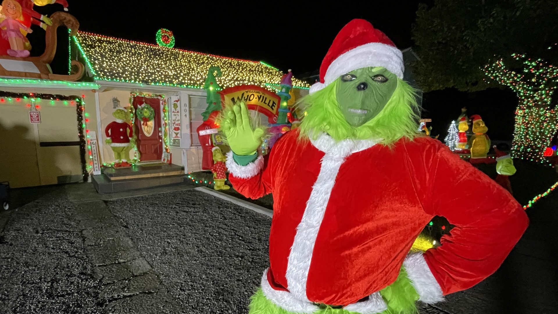 Shawn Haines celebrates the holiday season by going full-on Grinch and it's a true delight! #k5evening